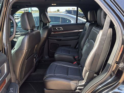 Used 2018 Ford Explorer Platinum AWD/4WD image 9