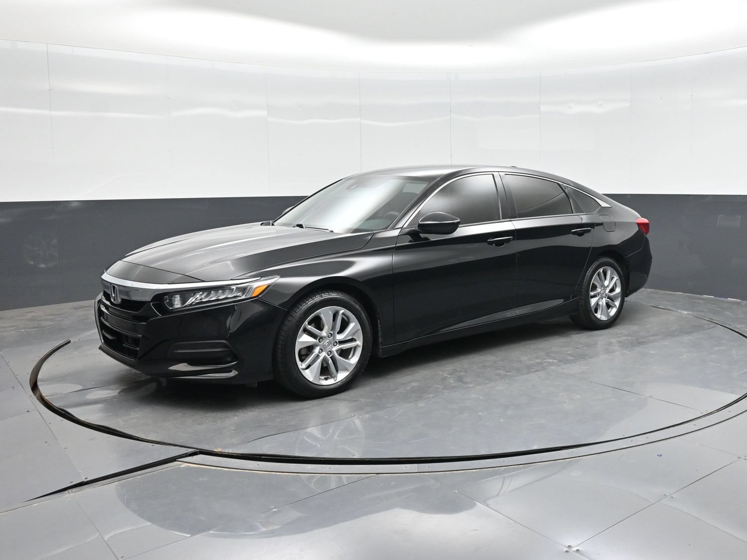 Used 2018 Honda Accord LX image 1