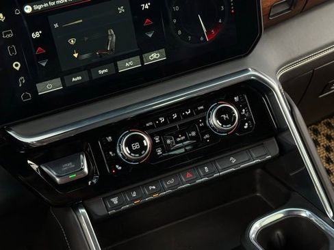 Used 2025 GMC Sierra 3500 Denali Ultimate AWD/4WD image 32