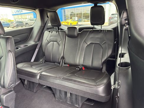 Used 2025 Chrysler Pacifica Select FWD image 35