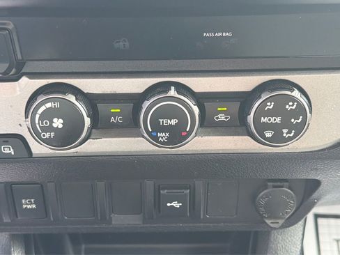 Used 2020 Toyota Tacoma SR w/ SR Convenience Package RWD image 28