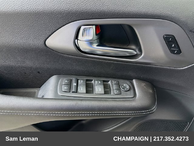 New 2027 Chrysler Pacifica Select FWD image 17