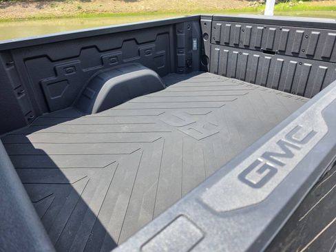 Used 2025 GMC Sierra 1500 Denali AWD/4WD image 8