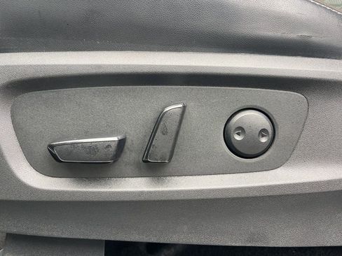 Used 2024 Nissan Pathfinder Platinum w/ Black Appearance Package image 11