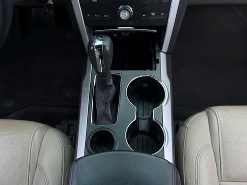 Used 2015 Ford Explorer XLT w/ Equipment Group 202B FWD image 30