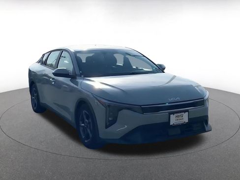 Used 2025 Kia K4 LXS image 3