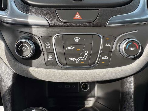Used 2020 Chevrolet Equinox LS image 17