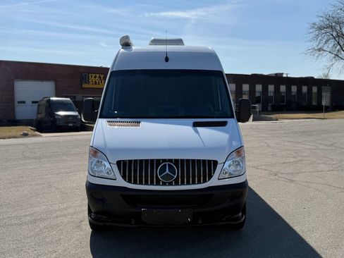 Used 2013 Freightliner Sprinter 2500 RWD image 3