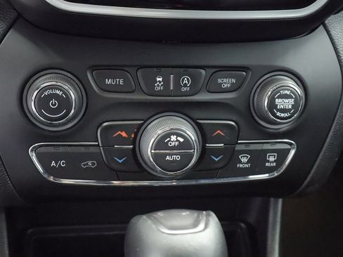 Certified 2020 Jeep Cherokee Limited AWD/4WD image 18