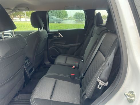 Used 2023 Mitsubishi Outlander ES AWD/4WD image 15