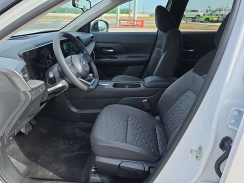 New 2026 Nissan Kicks SV w/ SV Premium Package FWD image 11