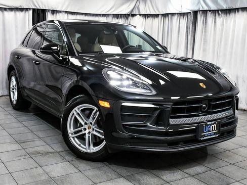 Used 2025 Porsche Macan image 3
