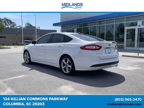 Used 2016 Ford Fusion SE w/ Equipment Group 201A FWD image 4