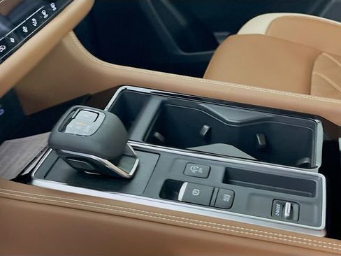 New 2026 Nissan Pathfinder Platinum FWD image 13
