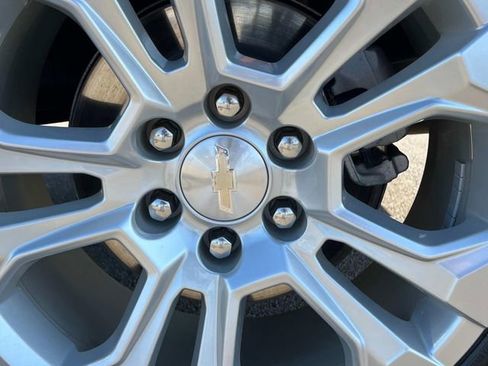 Certified 2024 Chevrolet Silverado 1500 High Country w/ High Country Premium Package AWD/4WD image 16