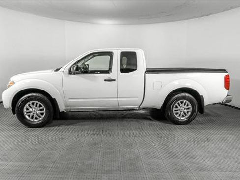 Used 2019 Nissan Frontier SV image 3