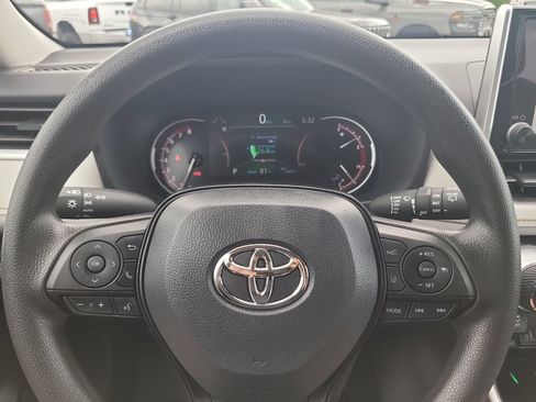 Used 2025 Toyota RAV4 XLE w/ Convenience Package FWD image 30