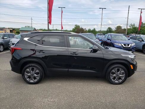 Used 2024 Kia Seltos S AWD/4WD image 2