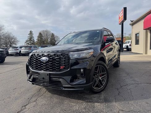 Used 2025 Ford Explorer ST image 2