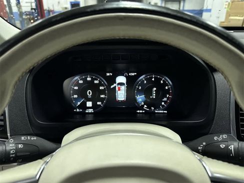 Used 2016 Volvo XC90 T6 Momentum w/ Momentum Plus Package image 35