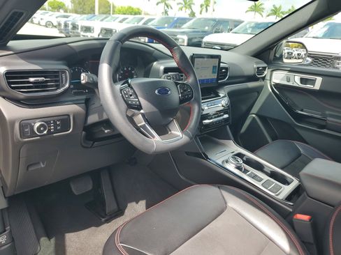 Used 2024 Ford Explorer ST-Line w/ Class IV Trailer Tow Package image 13