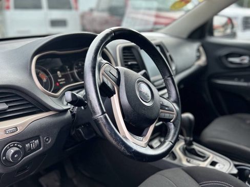 Used 2017 Jeep Cherokee 75th Anniversary image 14