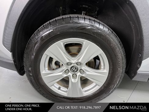 Used 2021 Toyota RAV4 XLE AWD/4WD image 11