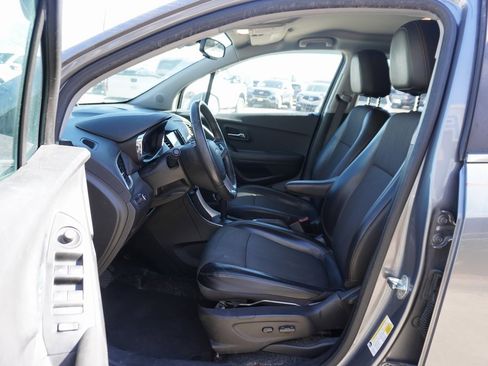 Used 2019 Chevrolet Trax LT w/ LT Convenience Package image 7