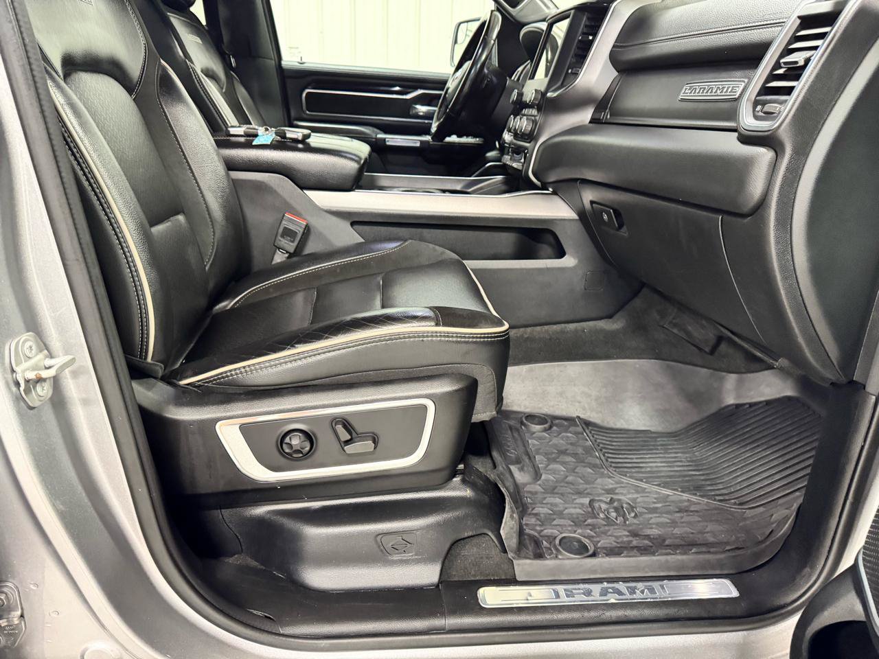 Used 2021 RAM 1500 Laramie w/ Sport Appearance Package AWD/4WD image 12