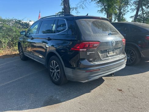 Used 2019 Volkswagen Tiguan SE w/ Panoramic Sunroof Package image 2