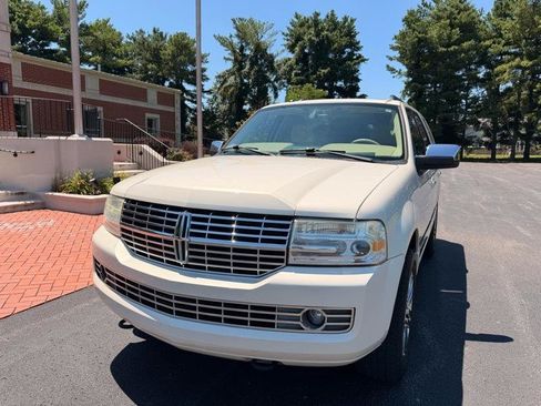 Used 2007 Lincoln Navigator 4WD image 2