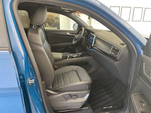 Used 2025 Volkswagen Atlas Cross Sport SEL R-Line image 12