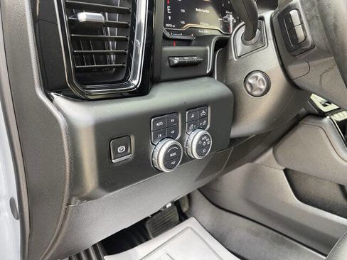 Used 2024 GMC Sierra 1500 AT4 w/ Technology Package AWD/4WD image 10