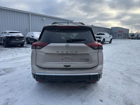 Used 2025 Nissan Rogue Platinum image 12