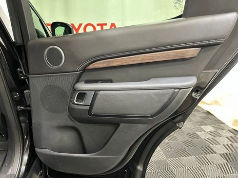 Used 2022 Land Rover Discovery HSE R-Dynamic AWD/4WD image 14