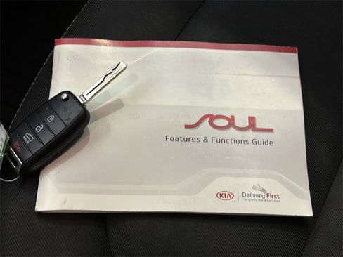 Used 2018 Kia Soul + image 23