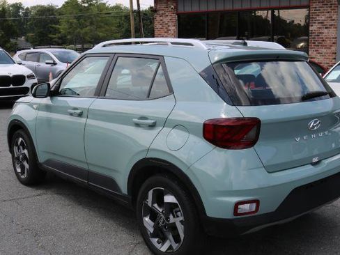 Used 2025 Hyundai Venue Limited FWD image 5
