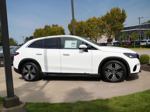 New 2025 Mercedes-Benz EQE 350+ 4MATIC SUV image 8
