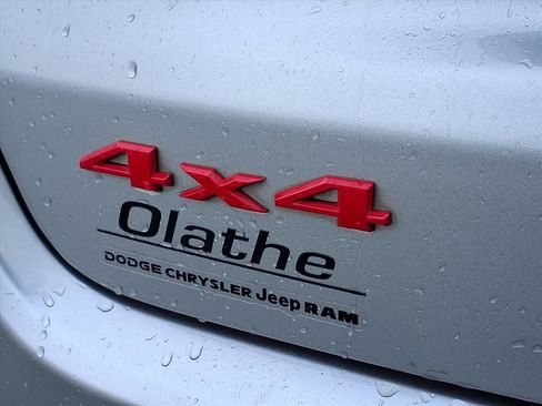 Used 2023 Jeep Compass Limited image 19