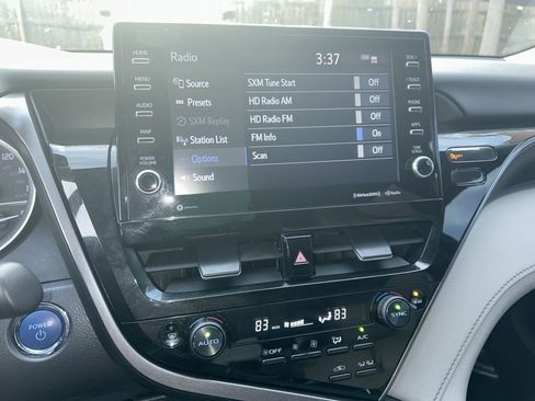 Used 2021 Toyota Camry XLE image 12