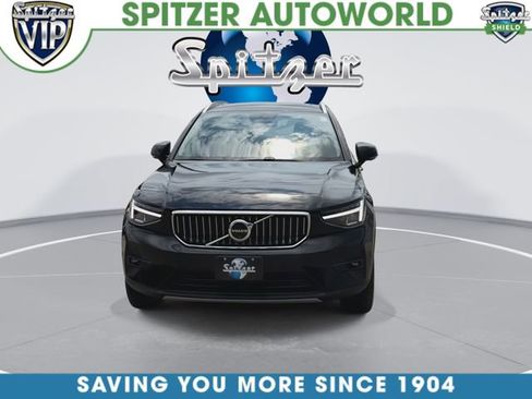 Used 2025 Volvo XC40 B5 Plus AWD/4WD image 4