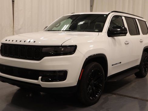 Used 2023 Jeep Wagoneer Series II image 6