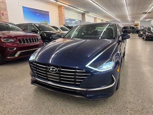 Used 2021 Hyundai Sonata SE w/ Preferred Accessory Package FWD image 2