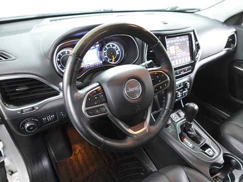 Used 2019 Jeep Cherokee Overland w/ Technology Group AWD/4WD image 24