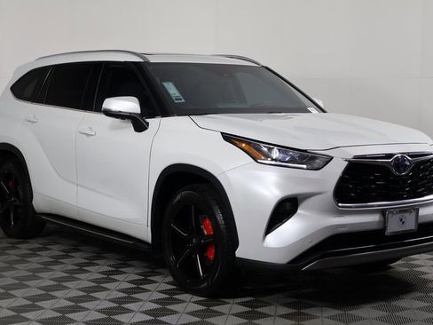 Used 2022 Toyota Highlander Platinum image 3