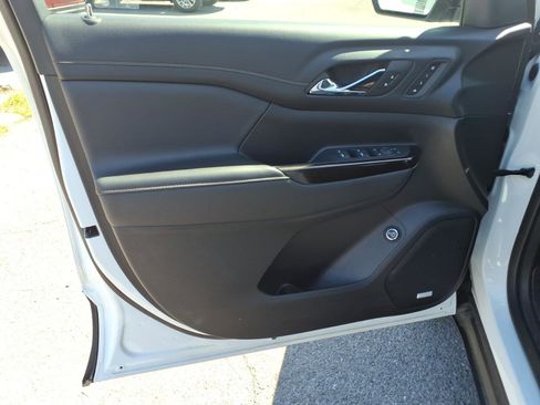 Used 2023 GMC Acadia AT4 w/ Technology Package AWD/4WD image 13