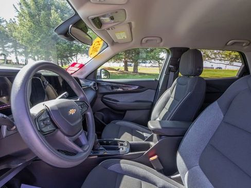 Used 2025 Chevrolet TrailBlazer LT AWD/4WD image 12