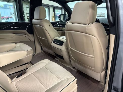 Used 2023 Cadillac Escalade Premium Luxury w/ Performance Package AWD/4WD image 45