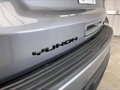 Certified 2023 GMC Yukon XL AT4 w/ AT4 Premium Package AWD/4WD image 9