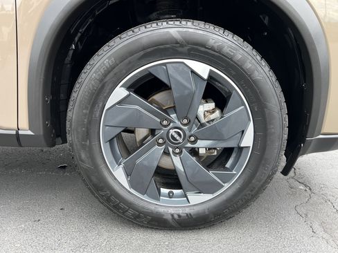 Used 2025 Nissan Rogue SV AWD/4WD image 9